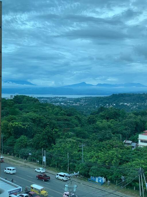 Spacious 2-Bedroom Condo,Wifi,Netflix,Free Parking Cagayán de Oro Exterior foto